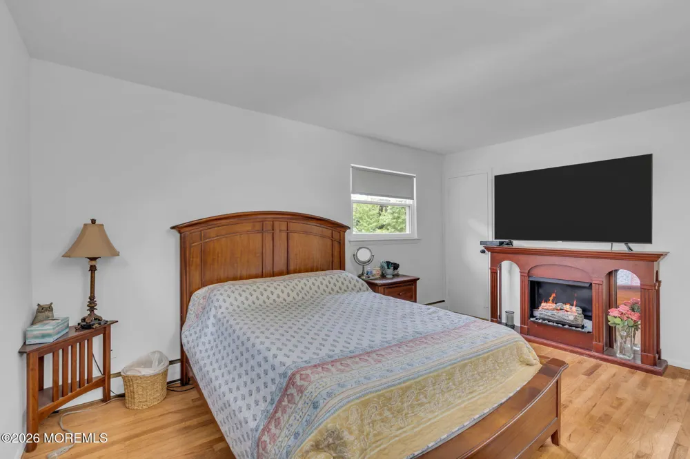 20 Fairfield Drive Tinton Falls, NJ 07724