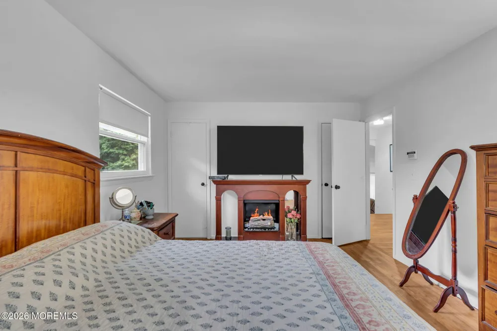 20 Fairfield Drive Tinton Falls, NJ 07724