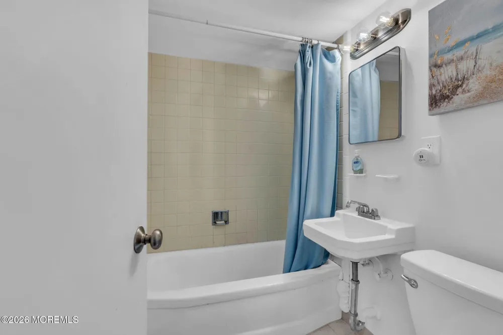 20 Fairfield Drive Tinton Falls, NJ 07724