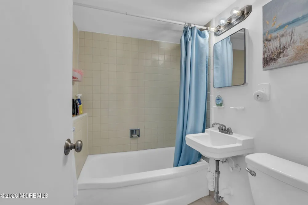 20 Fairfield Drive Tinton Falls, NJ 07724