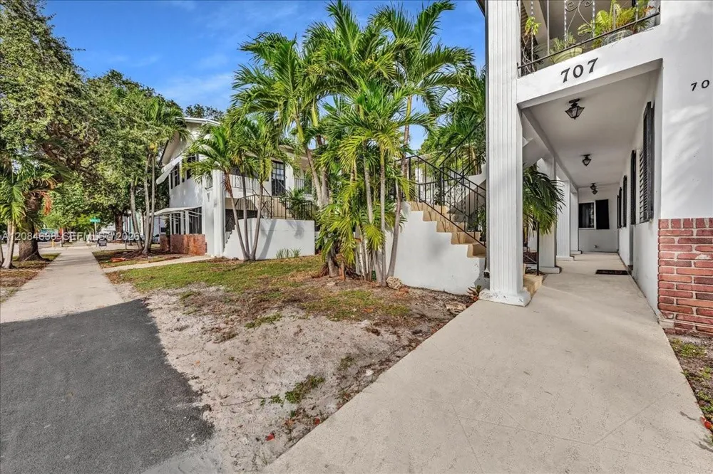 707 S 19th Ave #9 Hollywood, FL 33020