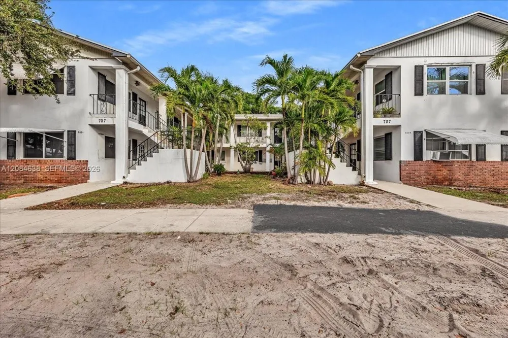 707 S 19th Ave #9 Hollywood, FL 33020
