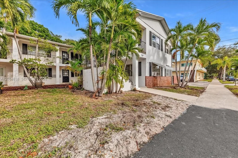 707 S 19th Ave #9 Hollywood, FL 33020