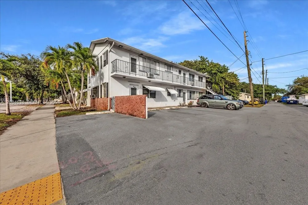 707 S 19th Ave #9 Hollywood, FL 33020
