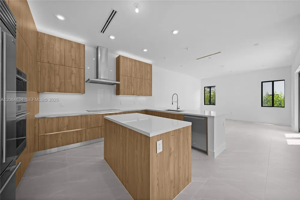 19581 NE 14th Ave Miami, FL 33179