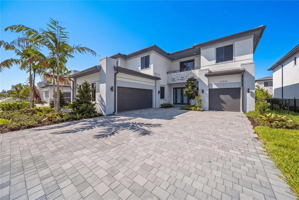 19581 NE 14th Ave Miami, FL 33179