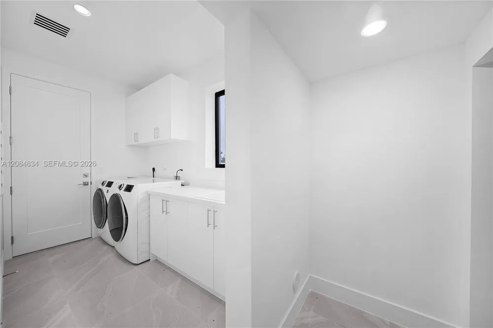 19581 NE 14th Ave Miami, FL 33179