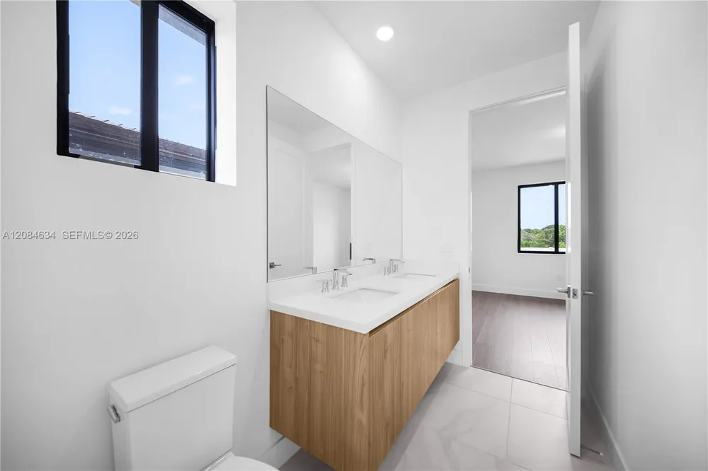 19581 NE 14th Ave Miami, FL 33179