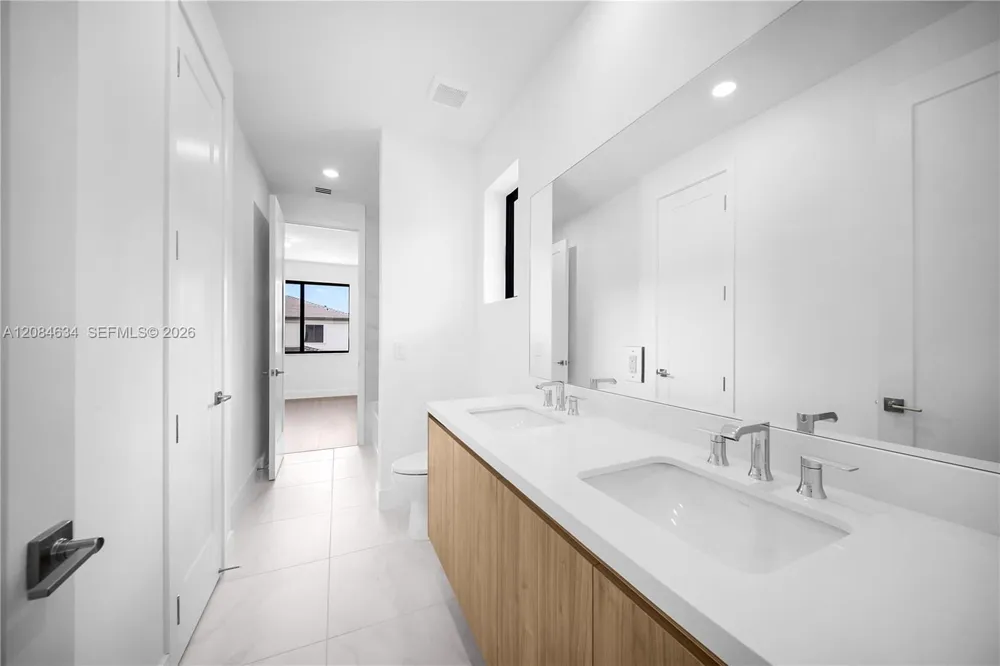 19581 NE 14th Ave Miami, FL 33179
