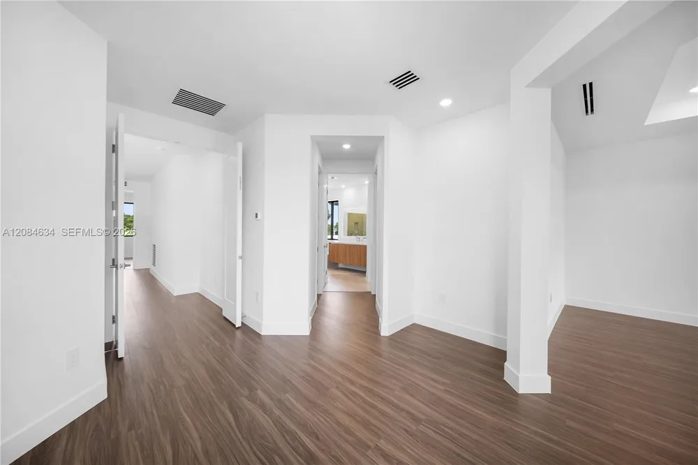 19581 NE 14th Ave Miami, FL 33179