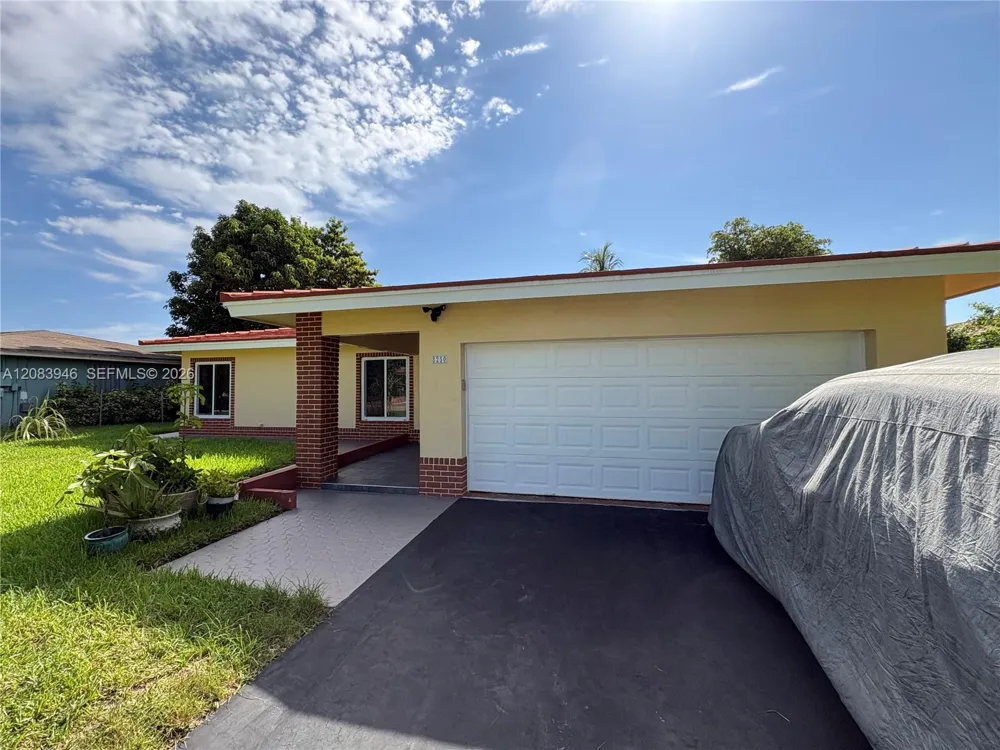 8250 NW 66th Ter Tamarac, FL 33321