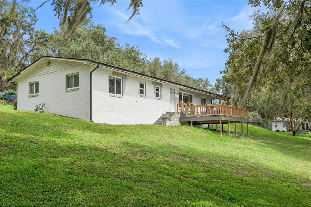 1476 SPRING LAKE ROAD Fruitland Park, FL 34731