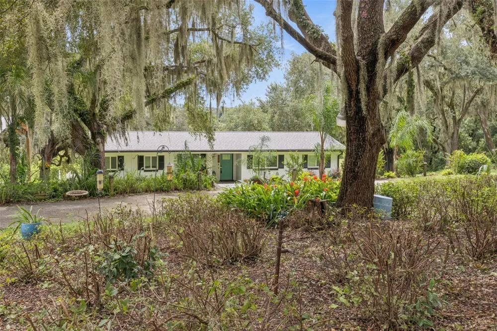 1476 SPRING LAKE ROAD Fruitland Park, FL 34731
