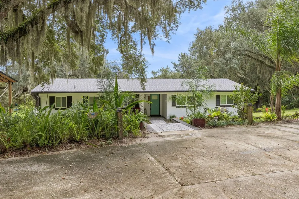 1476 SPRING LAKE ROAD Fruitland Park, FL 34731