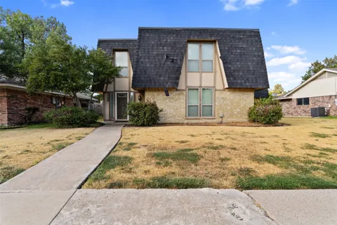 709 Royal Oaks Drive
