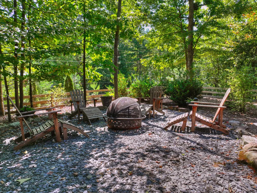 199 Hiawatha Trail N Blue Ridge, GA 30513