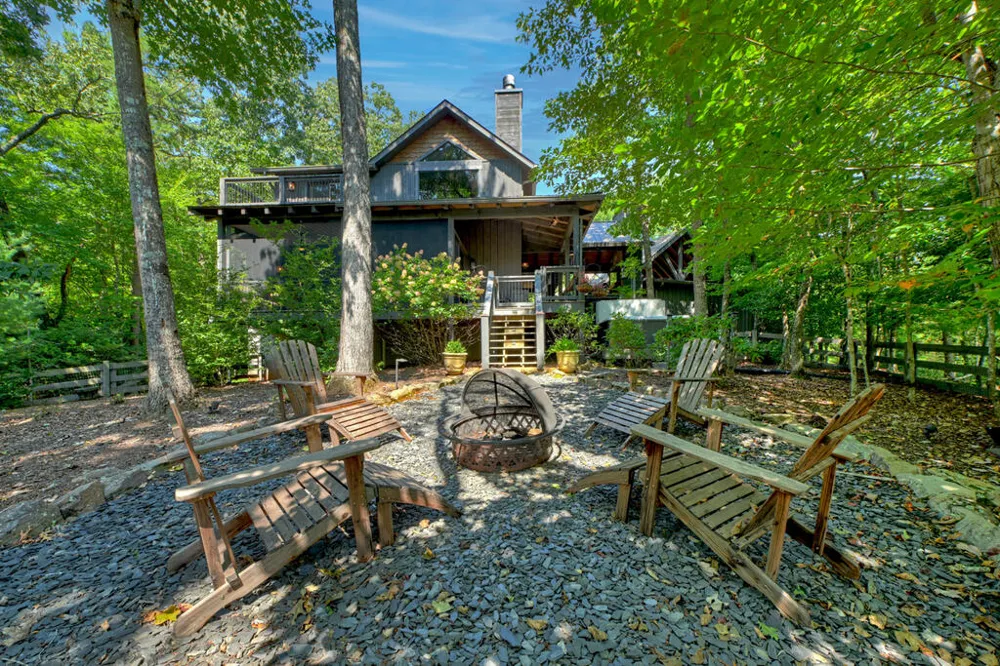 199 Hiawatha Trail N Blue Ridge, GA 30513