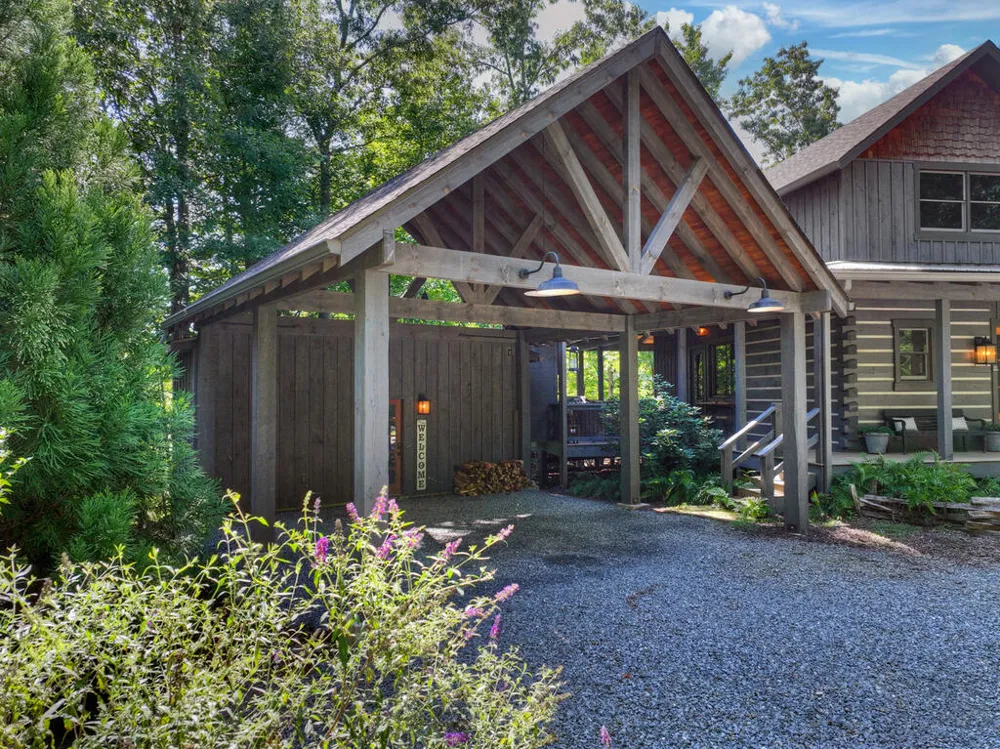 199 Hiawatha Trail N Blue Ridge, GA 30513