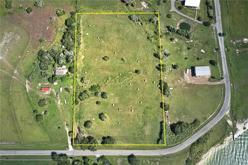 9544 County Road 2250 Taft, TX 78390