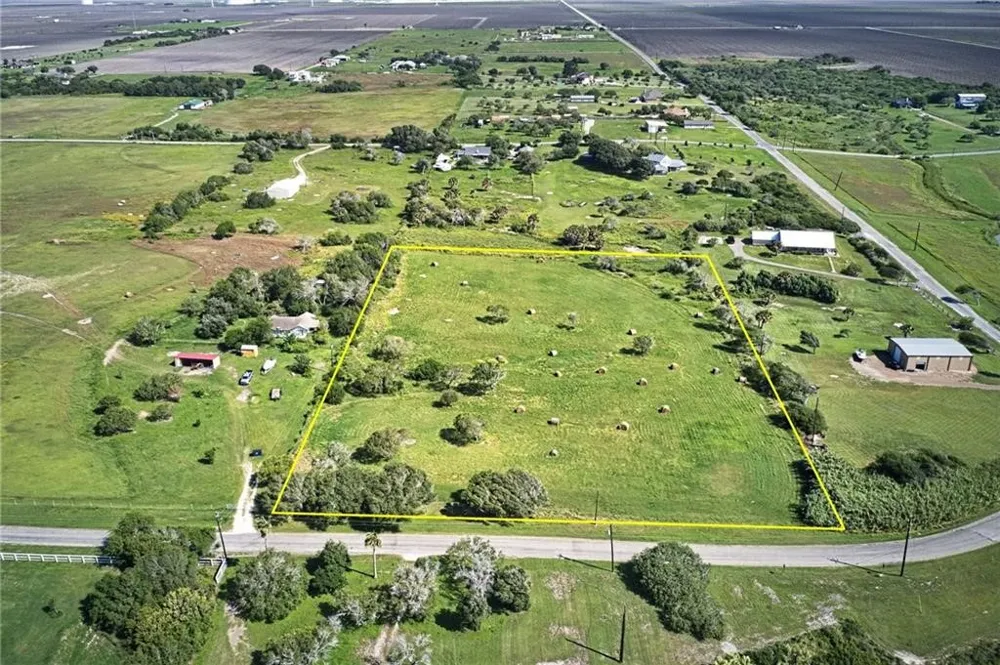 9544 County Road 2250 Taft, TX 78390