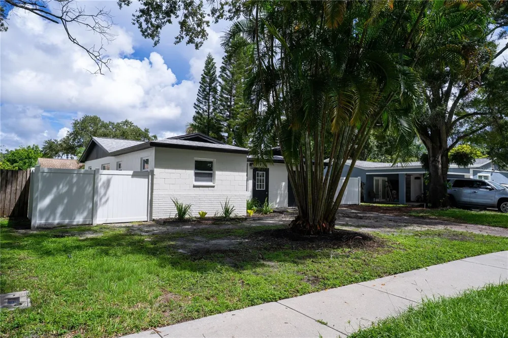 9111 109TH AVENUE Seminole, FL 33777
