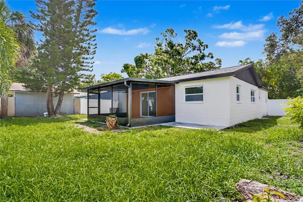 9111 109TH AVENUE Seminole, FL 33777