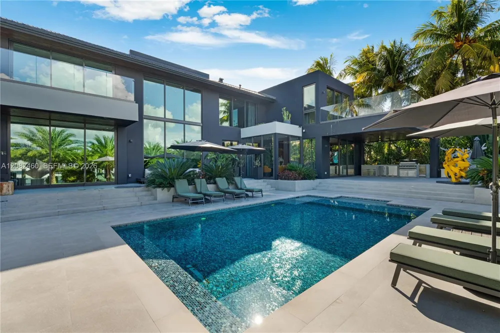 131 Cape Florida Dr Key Biscayne, FL 33149