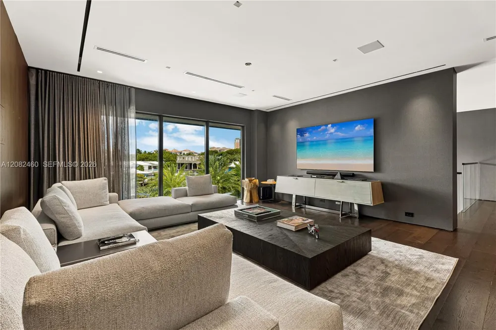 131 Cape Florida Dr Key Biscayne, FL 33149