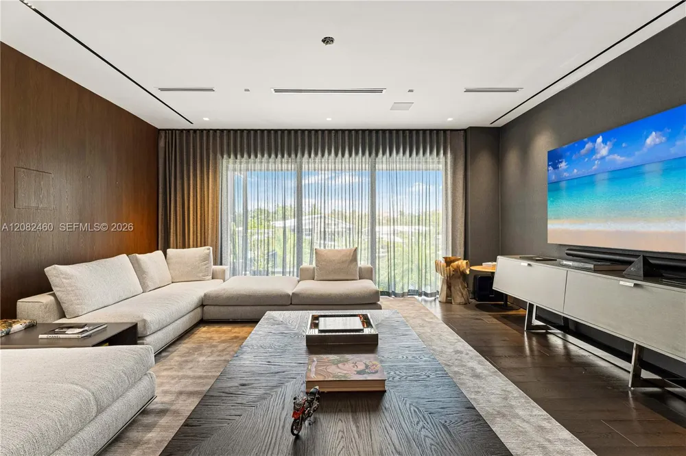 131 Cape Florida Dr Key Biscayne, FL 33149
