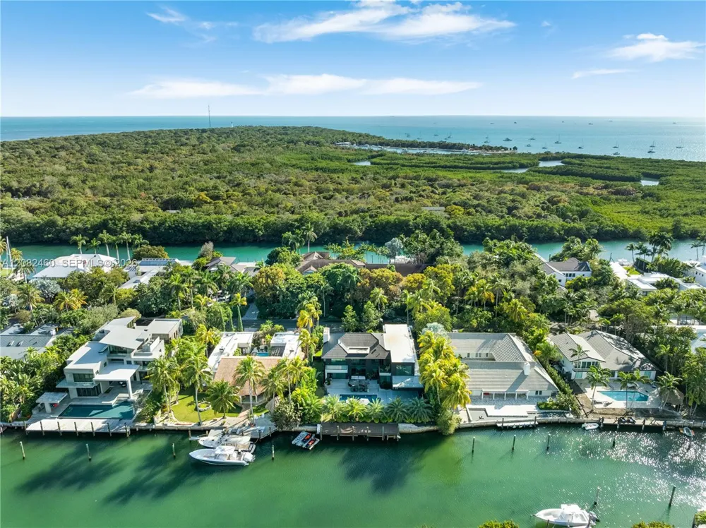 131 Cape Florida Dr Key Biscayne, FL 33149