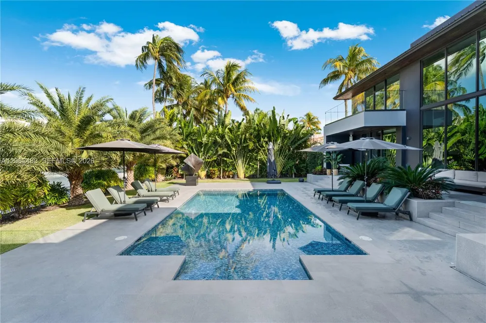 131 Cape Florida Dr Key Biscayne, FL 33149