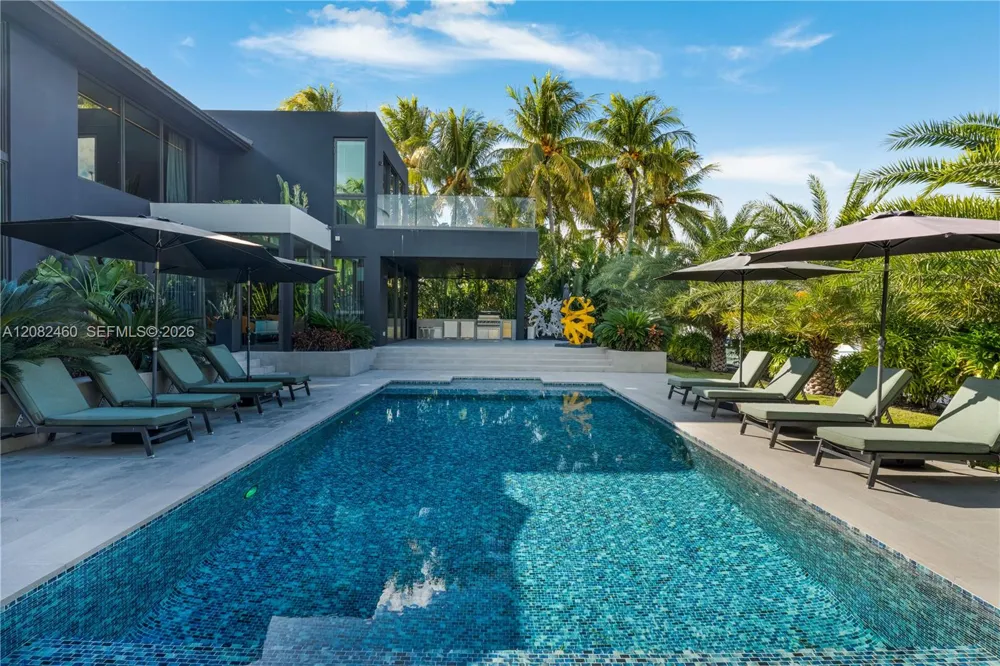 131 Cape Florida Dr Key Biscayne, FL 33149