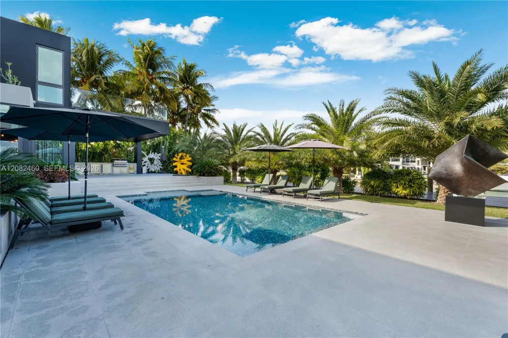 131 Cape Florida Dr Key Biscayne, FL 33149