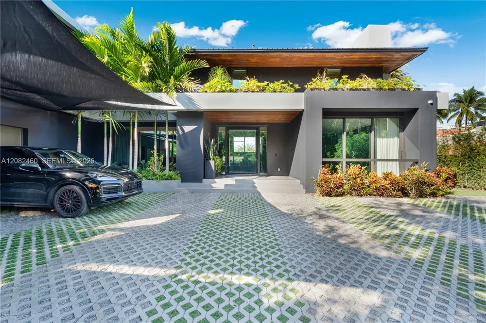 131 Cape Florida Dr Key Biscayne, FL 33149