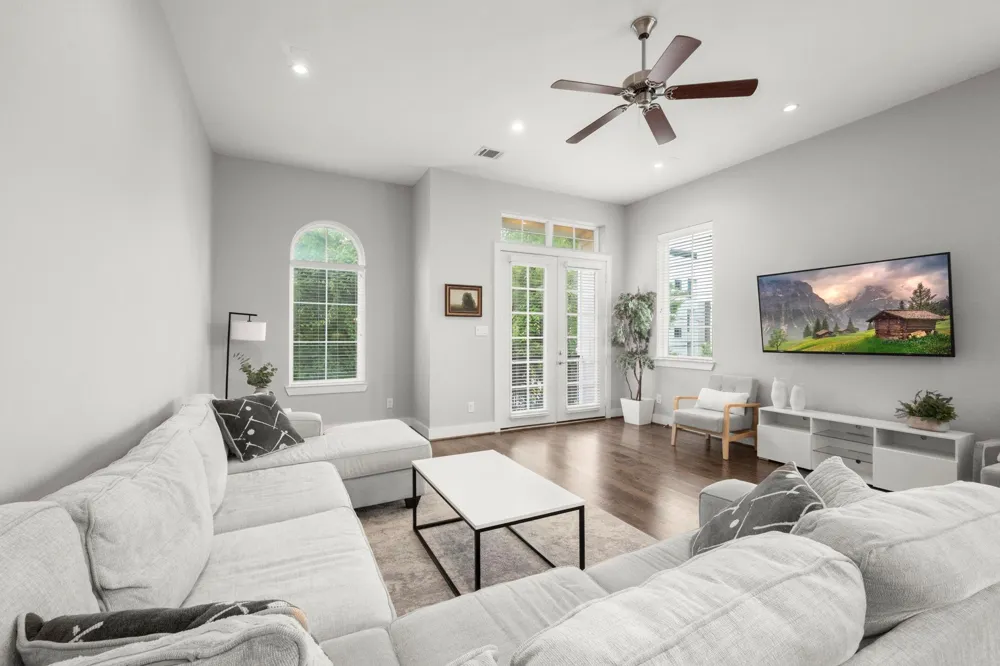 1041 W 17th Street Houston, TX 77008