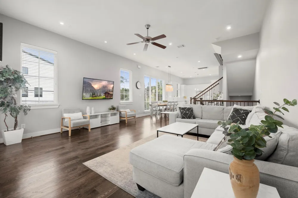 1041 W 17th Street Houston, TX 77008