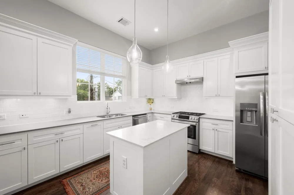 1041 W 17th Street Houston, TX 77008