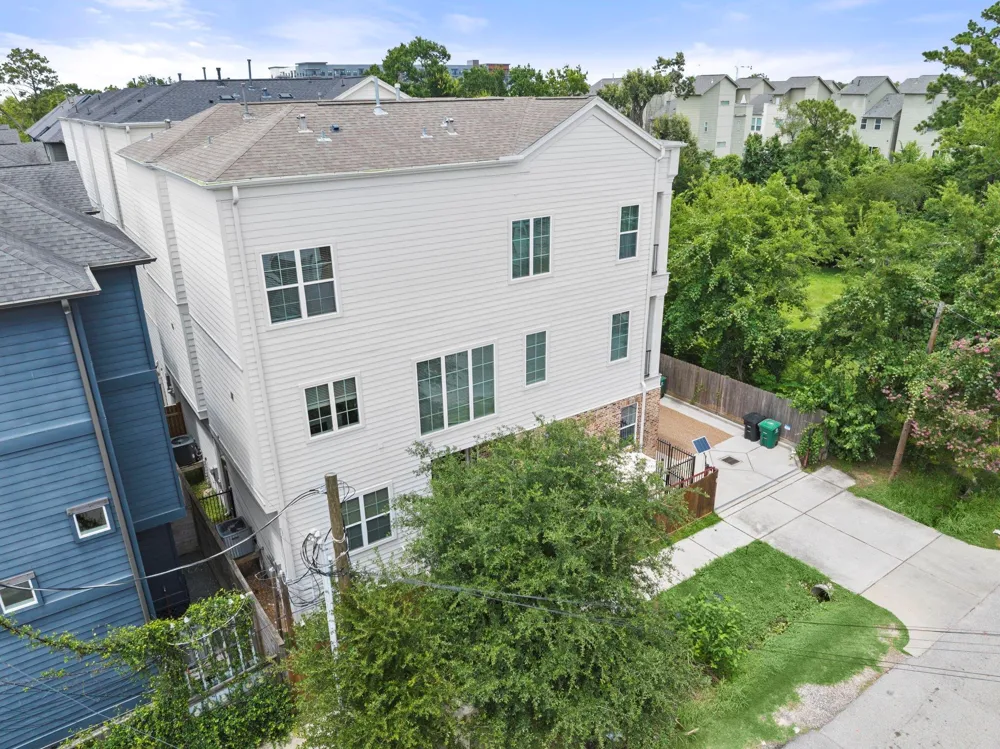 1041 W 17th Street Houston, TX 77008