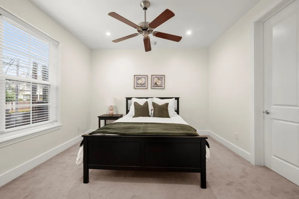 1041 W 17th Street Houston, TX 77008