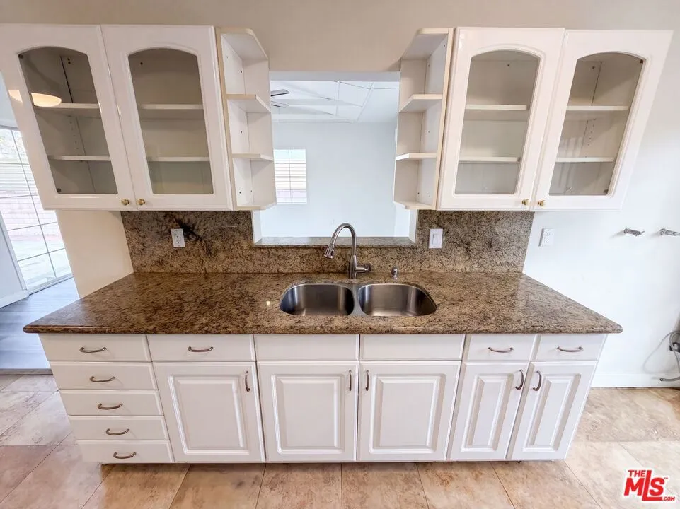 1426 S Rita Way Santa Ana, CA 92704