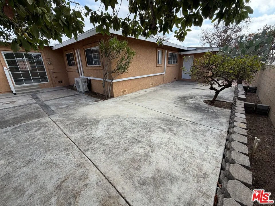 1426 S Rita Way Santa Ana, CA 92704