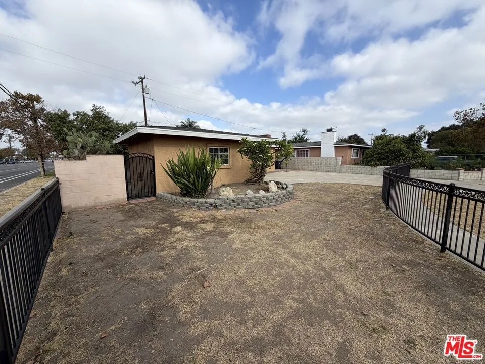 1426 S Rita Way Santa Ana, CA 92704