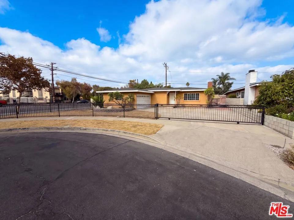 1426 S Rita Way Santa Ana, CA 92704