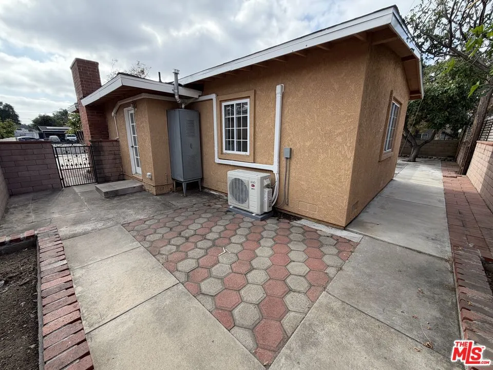 1426 S Rita Way Santa Ana, CA 92704