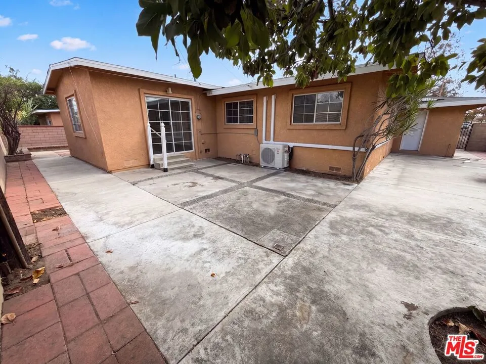 1426 S Rita Way Santa Ana, CA 92704