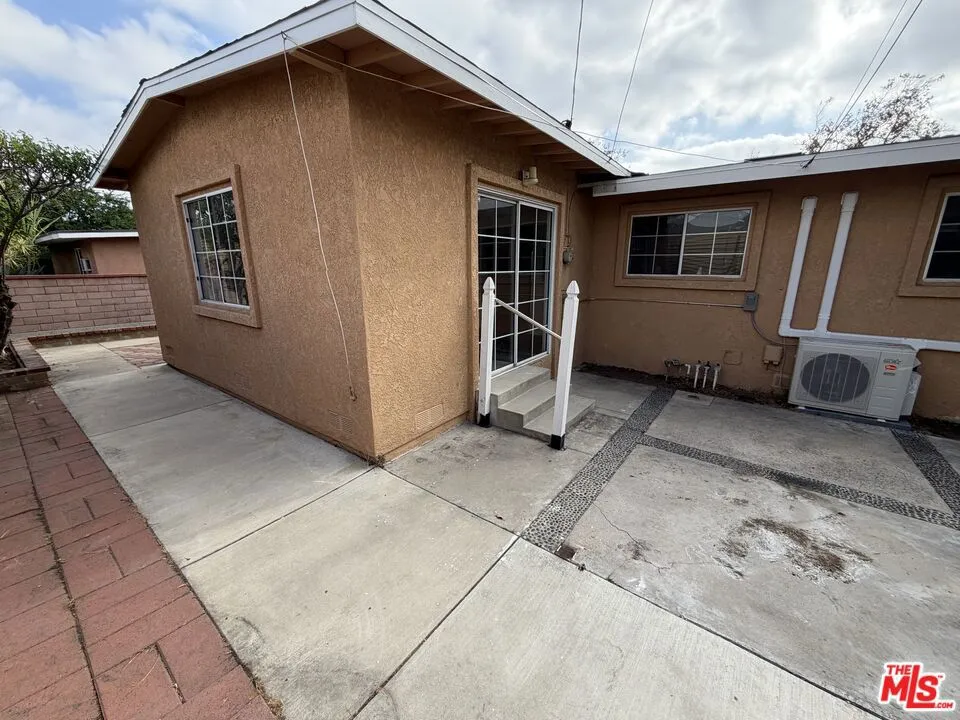 1426 S Rita Way Santa Ana, CA 92704