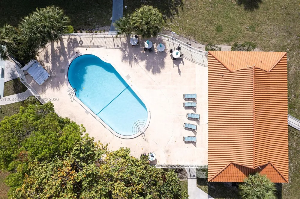 250 Layne Blvd #205 Hallandale Beach, FL 33009