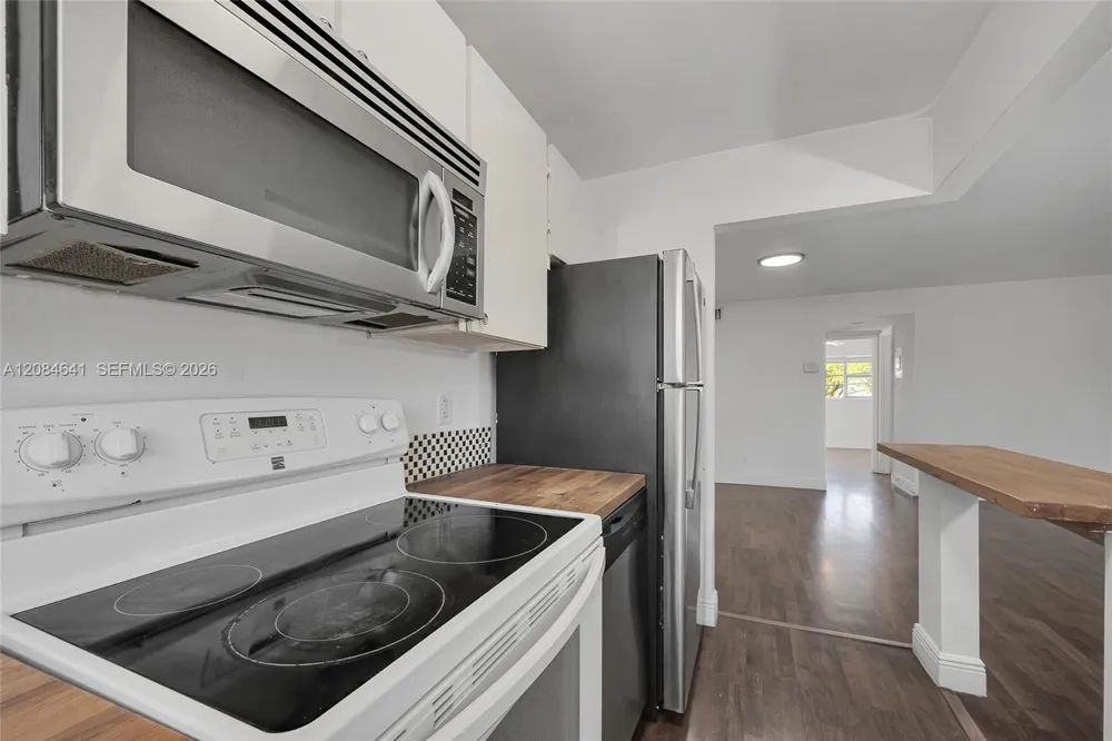 250 Layne Blvd #205 Hallandale Beach, FL 33009