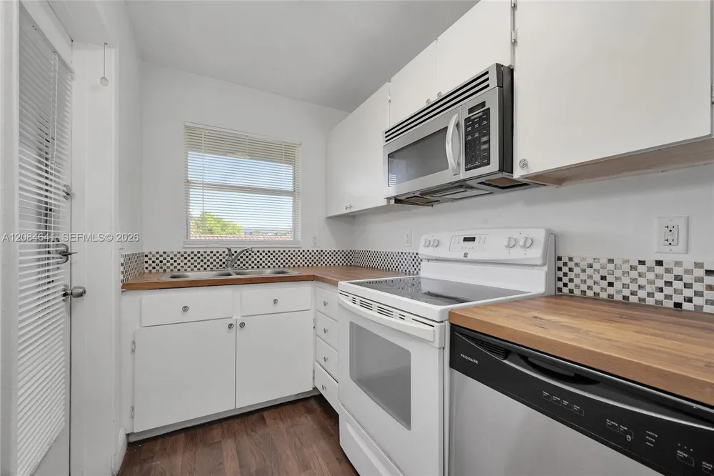 250 Layne Blvd #205 Hallandale Beach, FL 33009