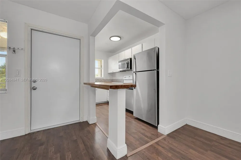 250 Layne Blvd #205 Hallandale Beach, FL 33009